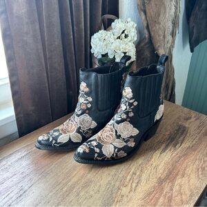 Floral Liberty Black Boots
